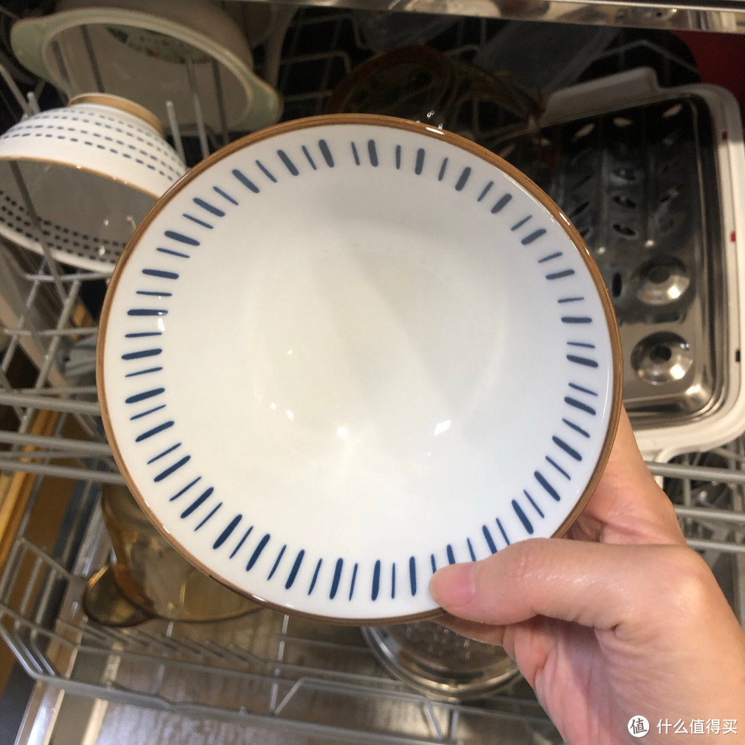 洗碗机专用清洗剂—亮碟，清洗效果很好，就是价格略贵了。