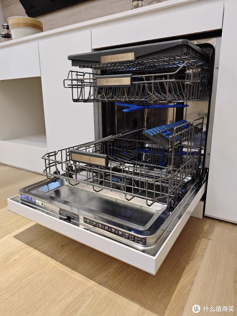 璀璨发布老板盐系G1洗碗机：家用全自动嵌入式消毒柜一体，灵动门设计，演绎现代厨房新篇章