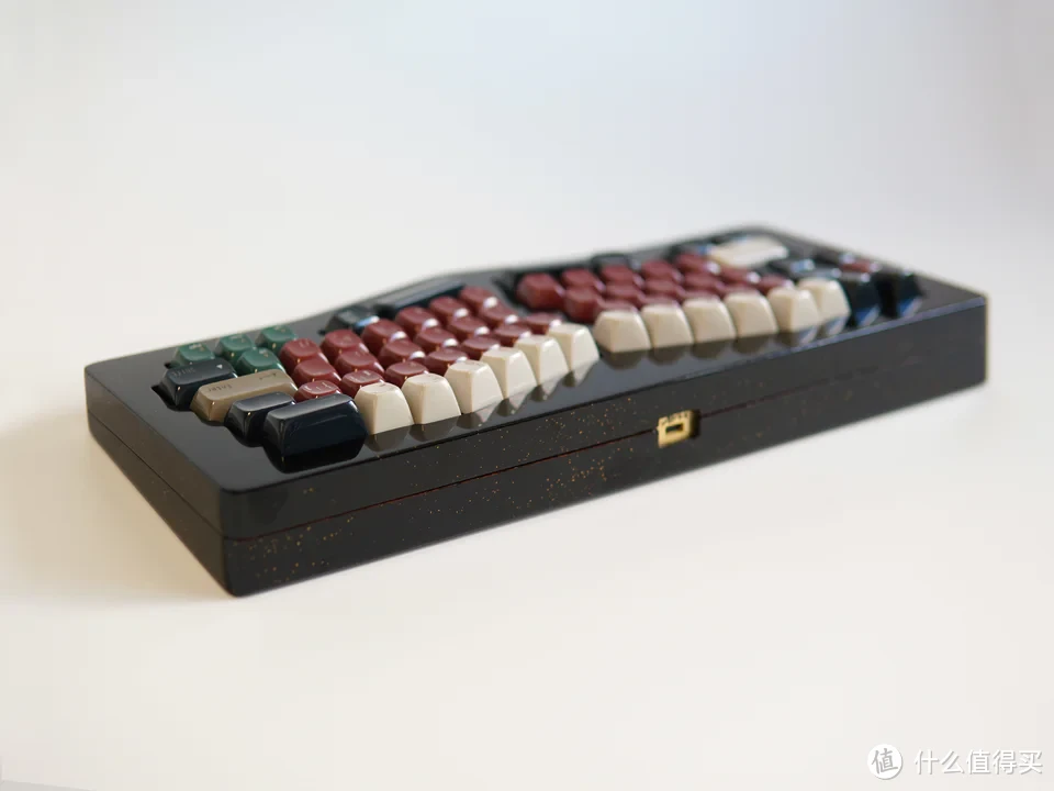 大漆键盘——莫奈发车，黑胡桃木，大漆，别出心裁的键盘