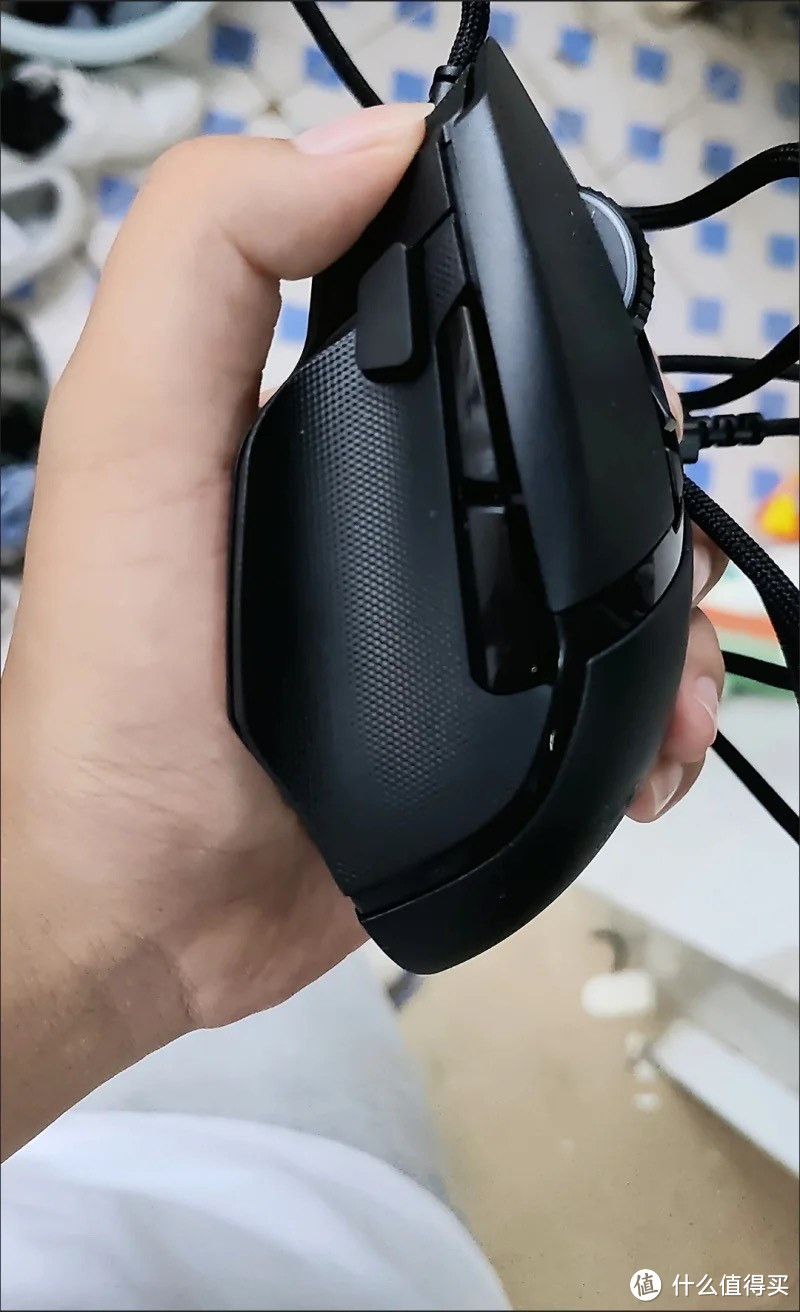 雷蛇(Razer)巴塞利斯蛇V3有线鼠标 人体工学 电竞游戏 右手通用RGB幻彩灯效 吃鸡/LOL/CS GO 黑