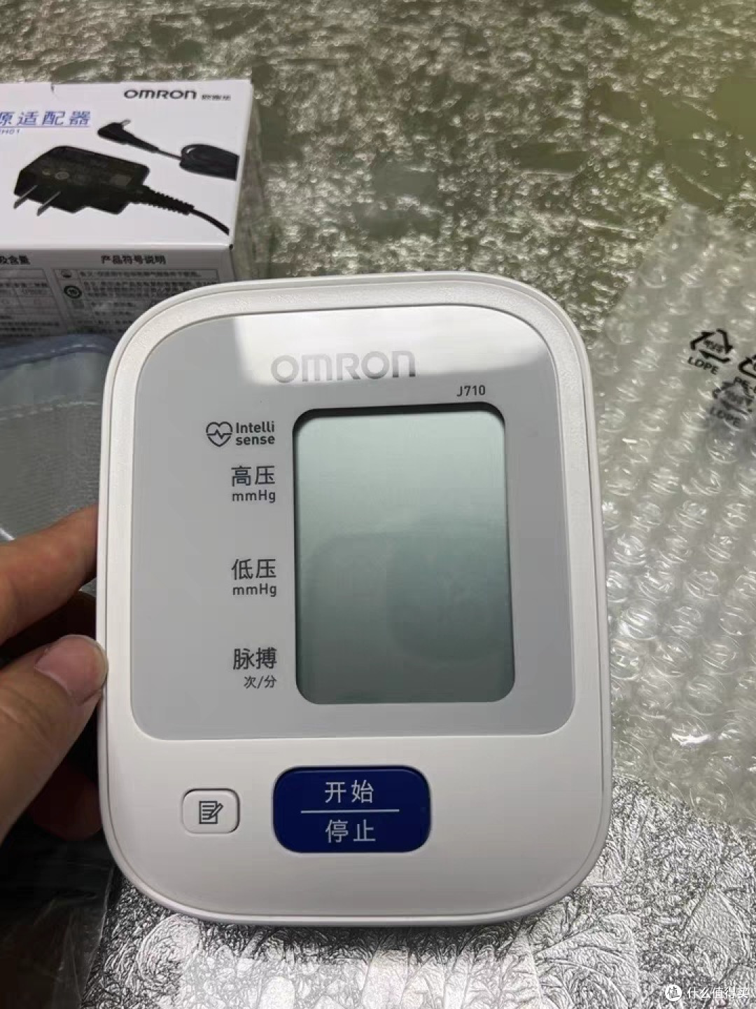欧姆龙电子血压计:日本原装进口,家用血压测量仪的高精准之选