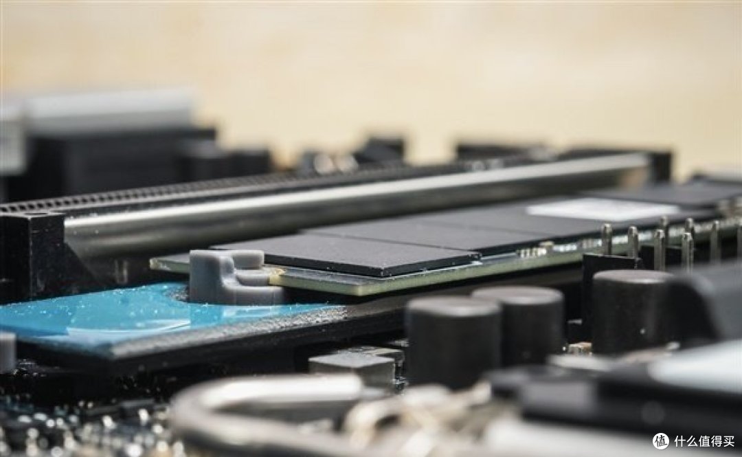 300TB SSD震撼登场！SK海力士突破存储极限