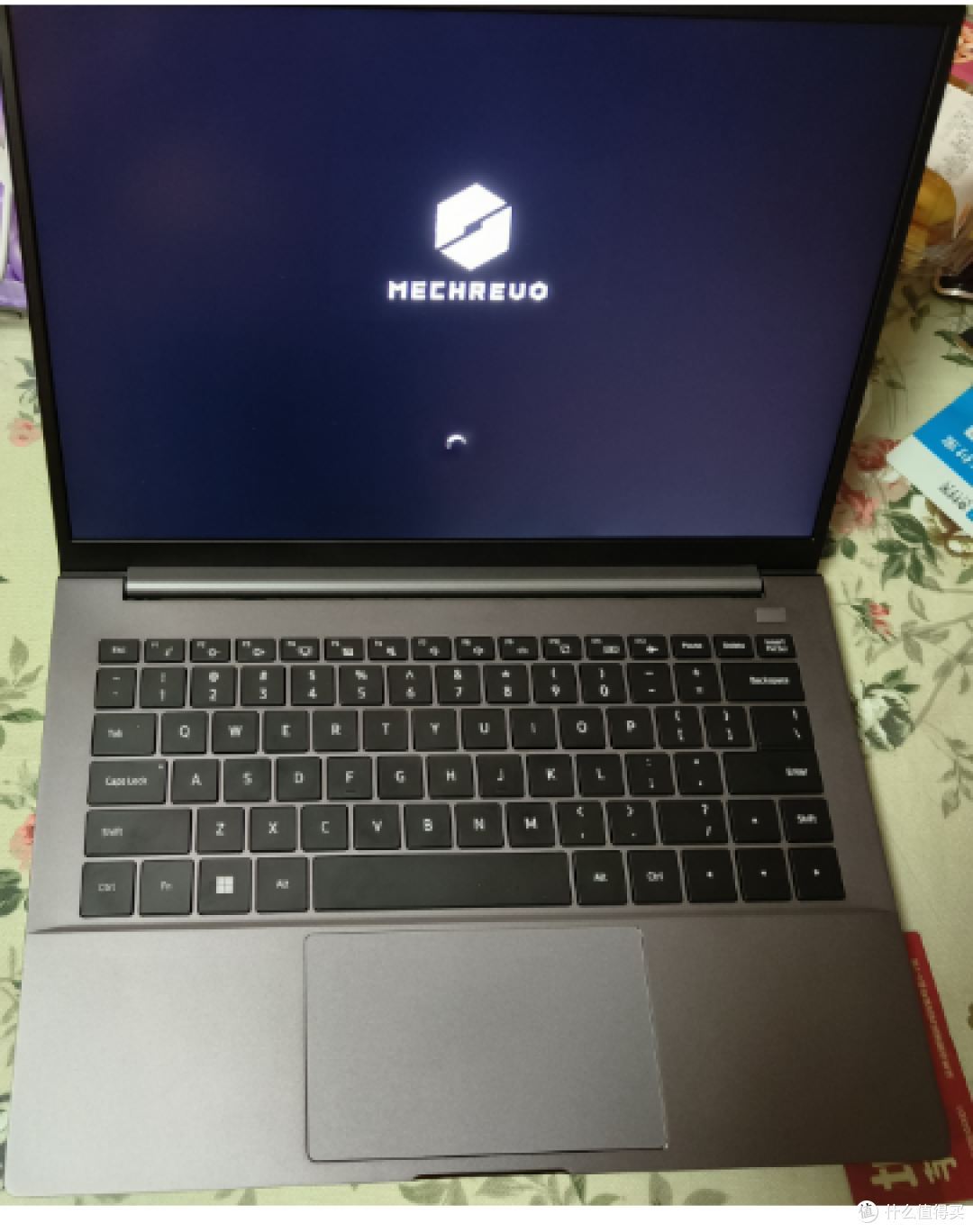 正常是键盘漆黑一片