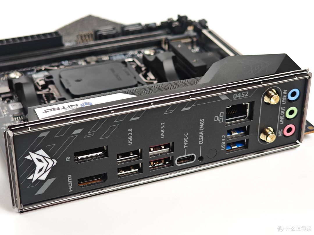 蓝宝石NITRO+B650I WIFI超白金主板实测：体积小巧，用料考究，性能给力！
