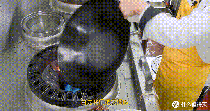 厨师长教你:“自制剁椒蒸鱼头”的家常做法,色泽红亮,肉质鲜嫩