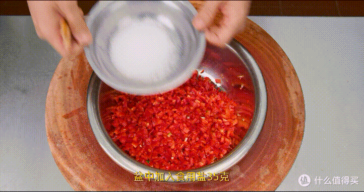 厨师长教你:“自制剁椒蒸鱼头”的家常做法,色泽红亮,肉质鲜嫩