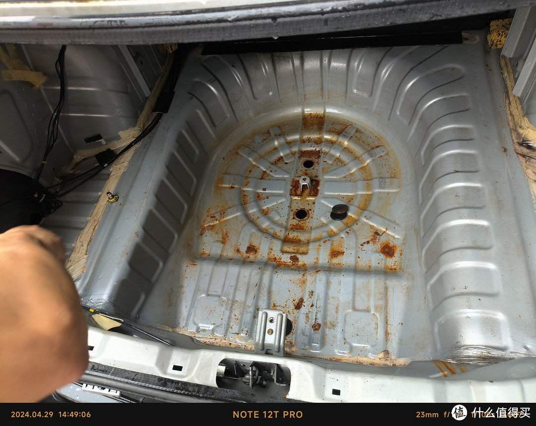 你确定不做车内精洗？日产阳光车内有发霉的味道后备箱进水处理实录！