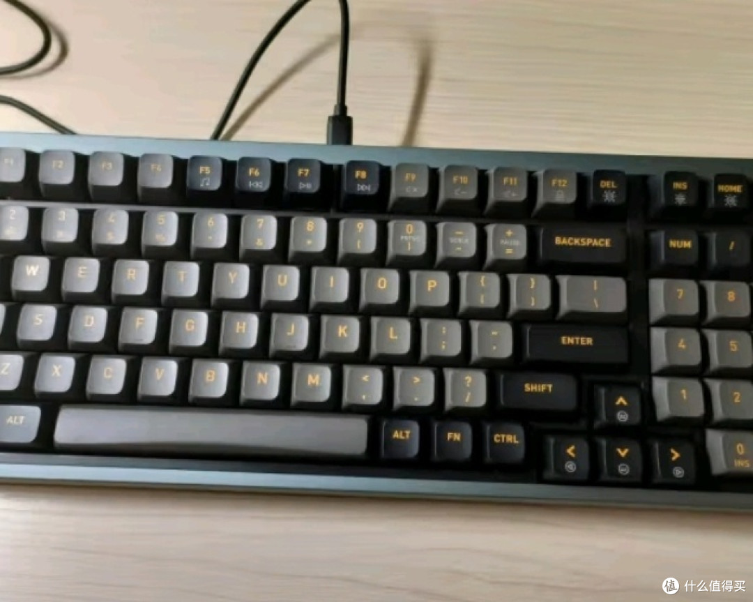 黑峡谷i4键盘,电竞玩家的新宠!