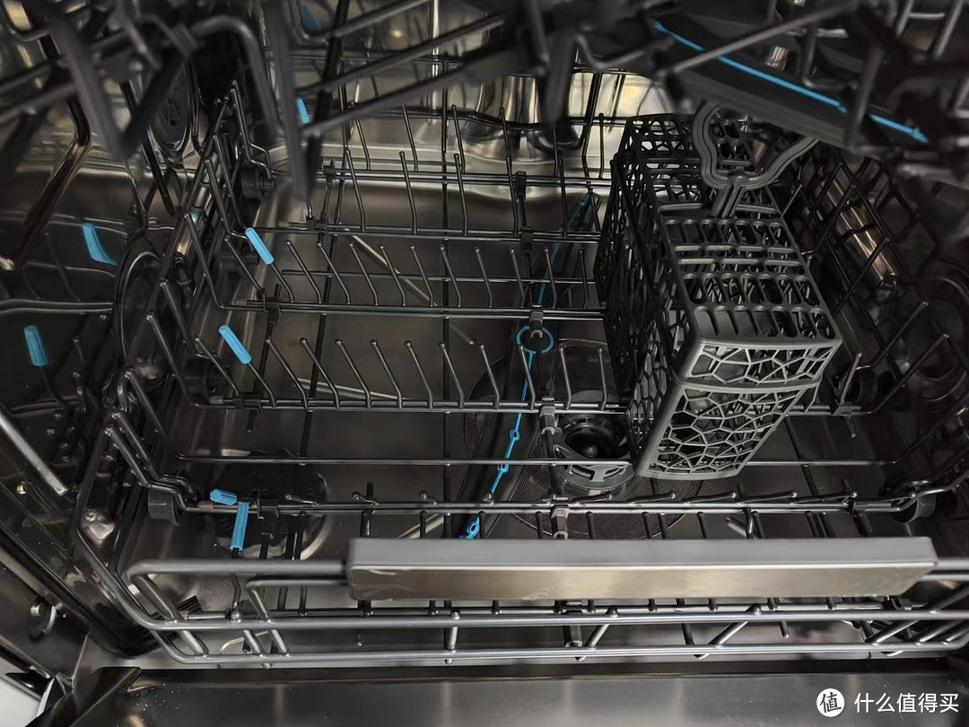 《洗碗机解放双手：科技带来的便捷生活》