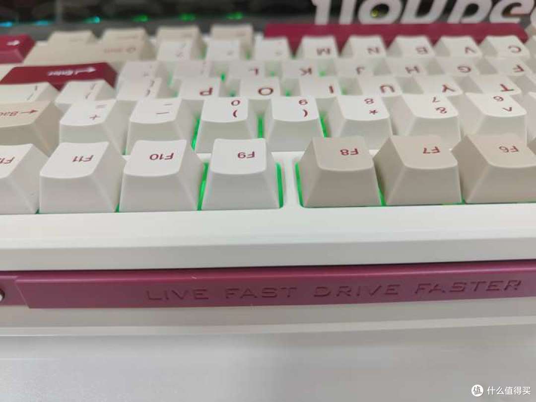 炫酷金属旋钮,ILOVBEE B87胶坨坨键盘引领新潮流!