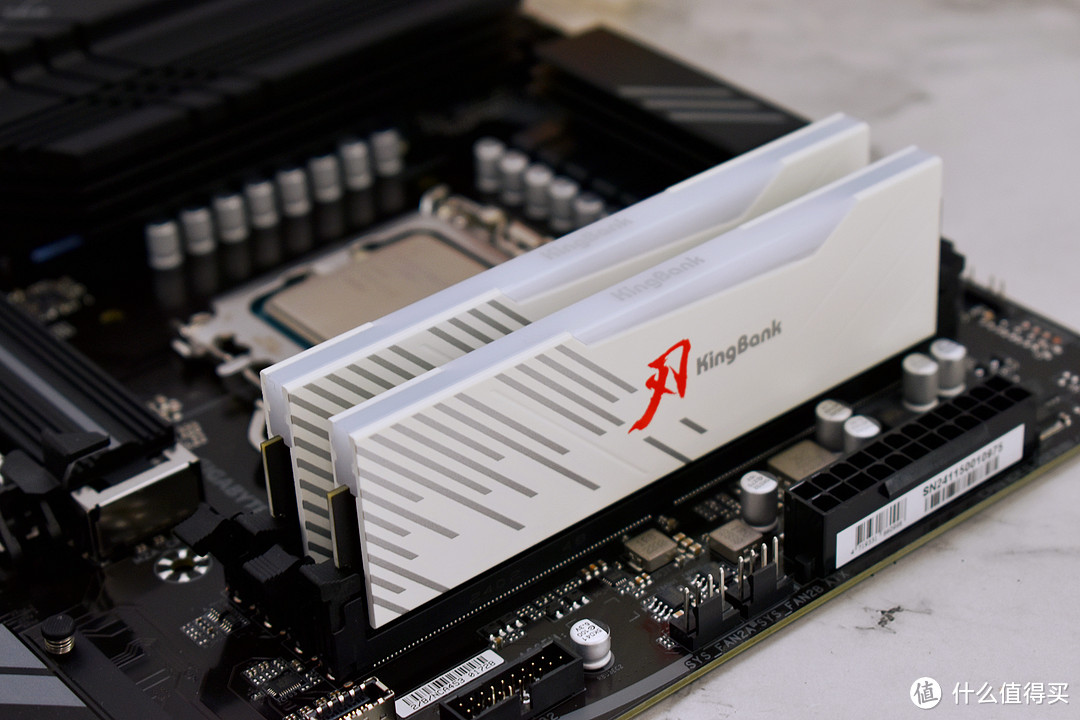 金百达刃RGB DDR5内存：性能彪悍颜值不俗， 超频潜力巨大