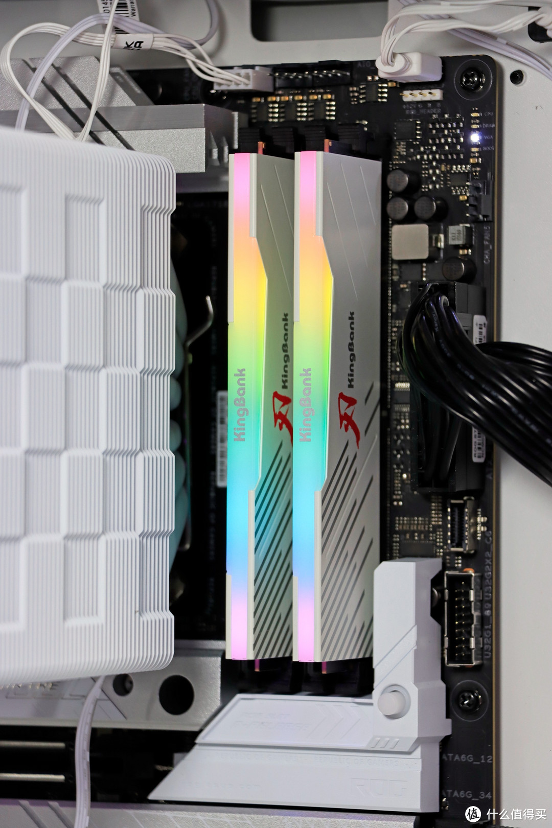金百达 白刃 DDR5 6800 24G*2 RGB 搭配 AMD 8700G 怎么样？