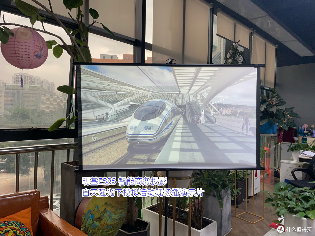 商用投影哪款好？明基E585投影仪测评体验，不同环境效果都在这了