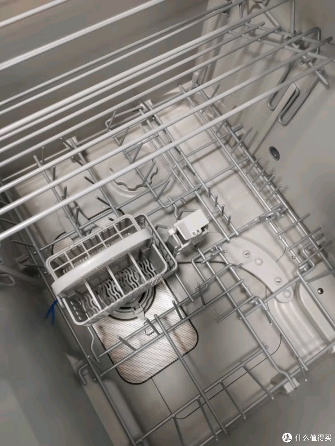 松下NP-8LZK5RX洗碗机，8套大容量，轻松应对家庭聚餐！