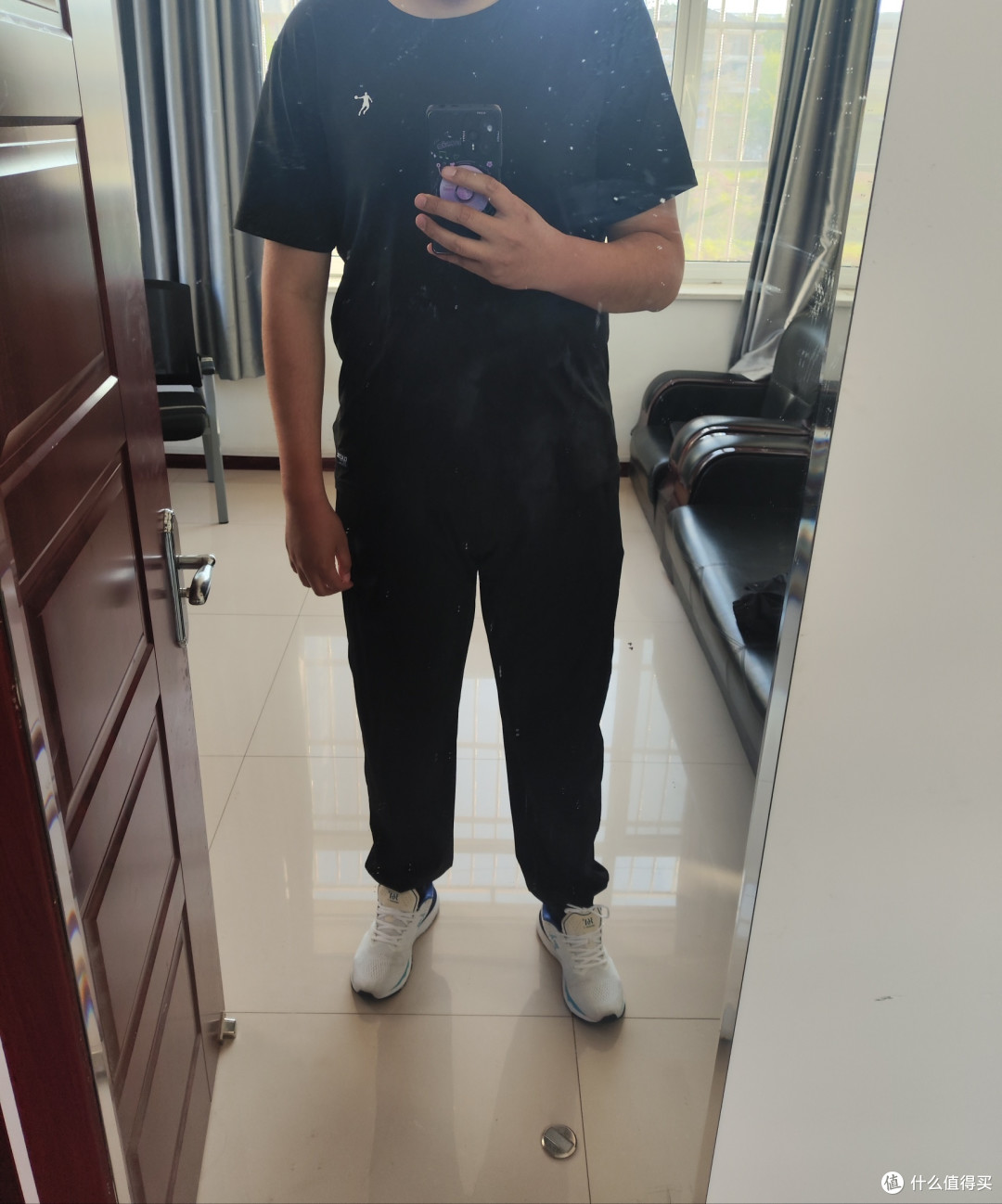身高两米也当了个伴郎,这是多大的胆子。