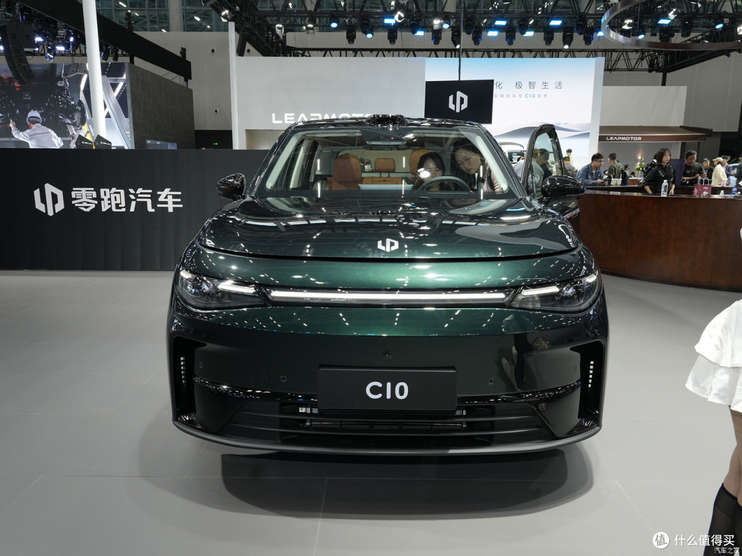 零跑c10:年轻人的理想之选,引领市场潮流的新锐力量!
