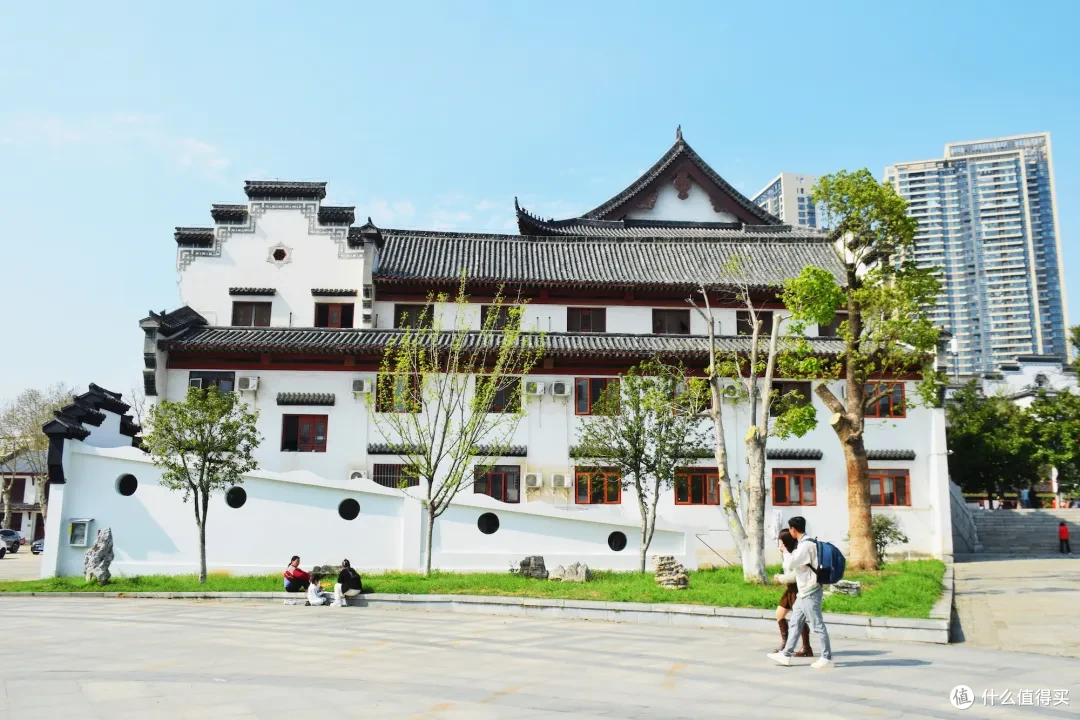 这座碳水把肚皮撑破的城市竟然还这么好看