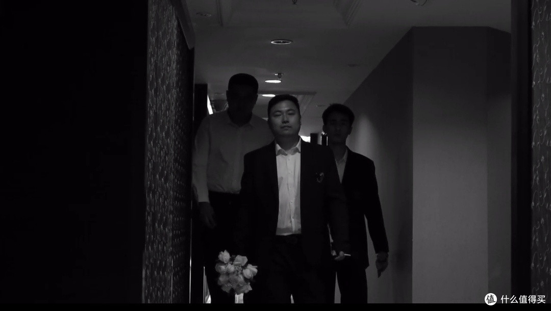 身高两米也当了个伴郎,这是多大的胆子。