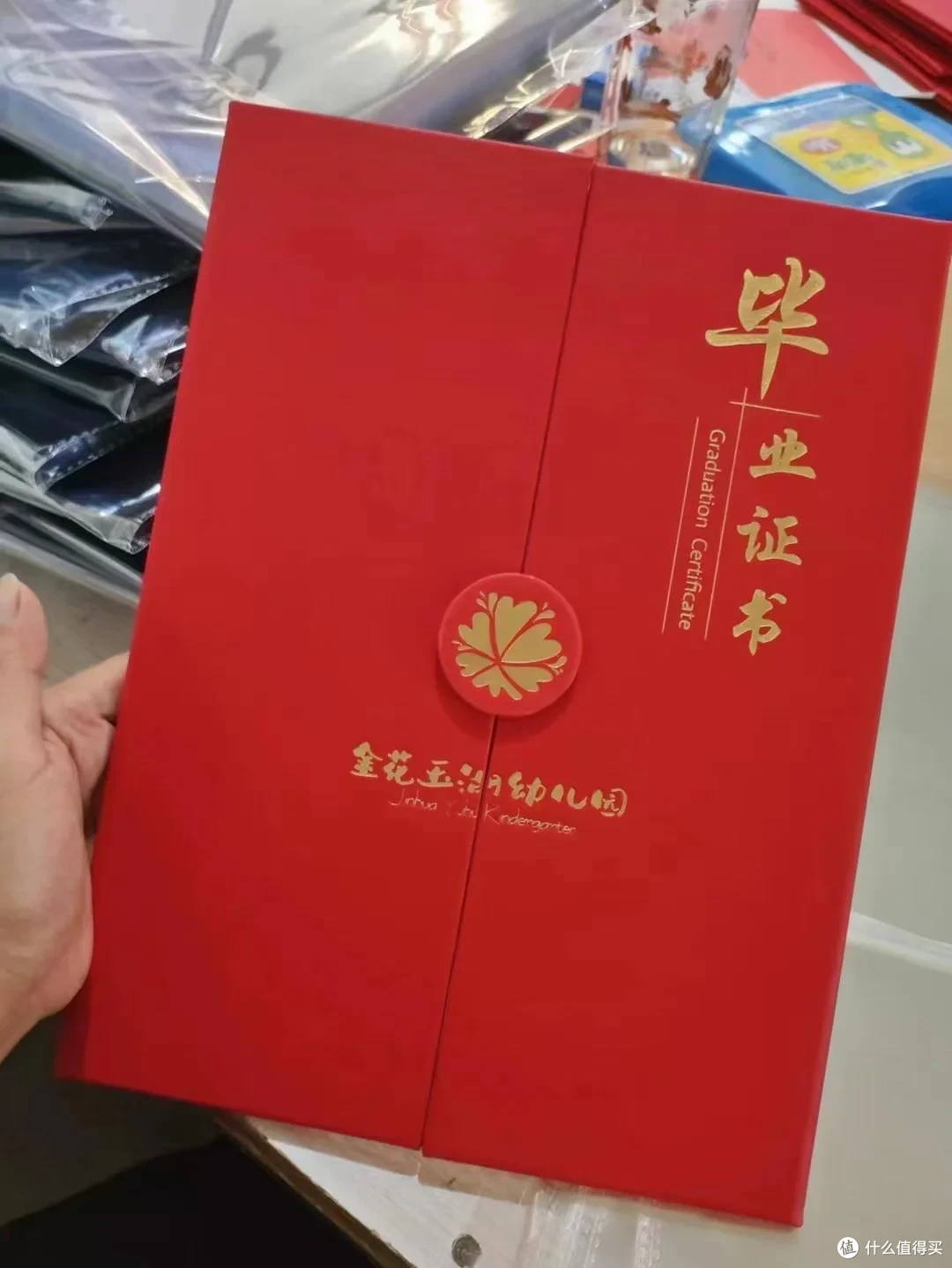 毕业照也能这么美?揭秘高颜值证书背后的秘密!