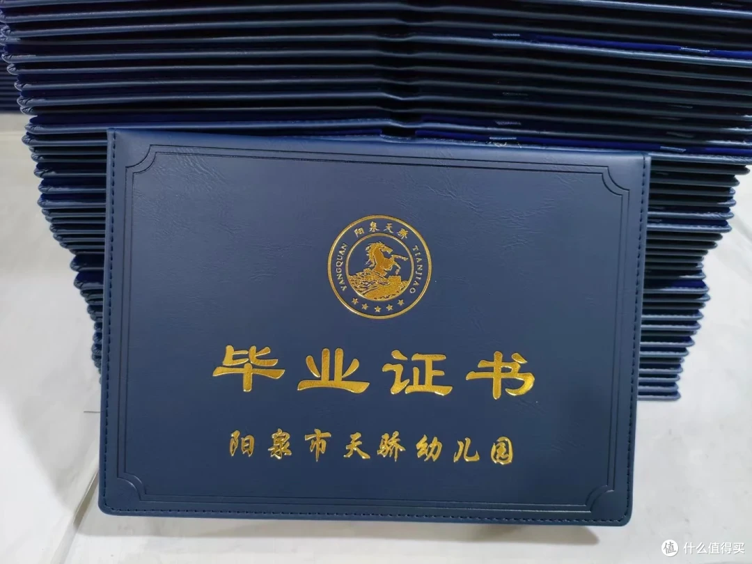 毕业照也能这么美?揭秘高颜值证书背后的秘密!