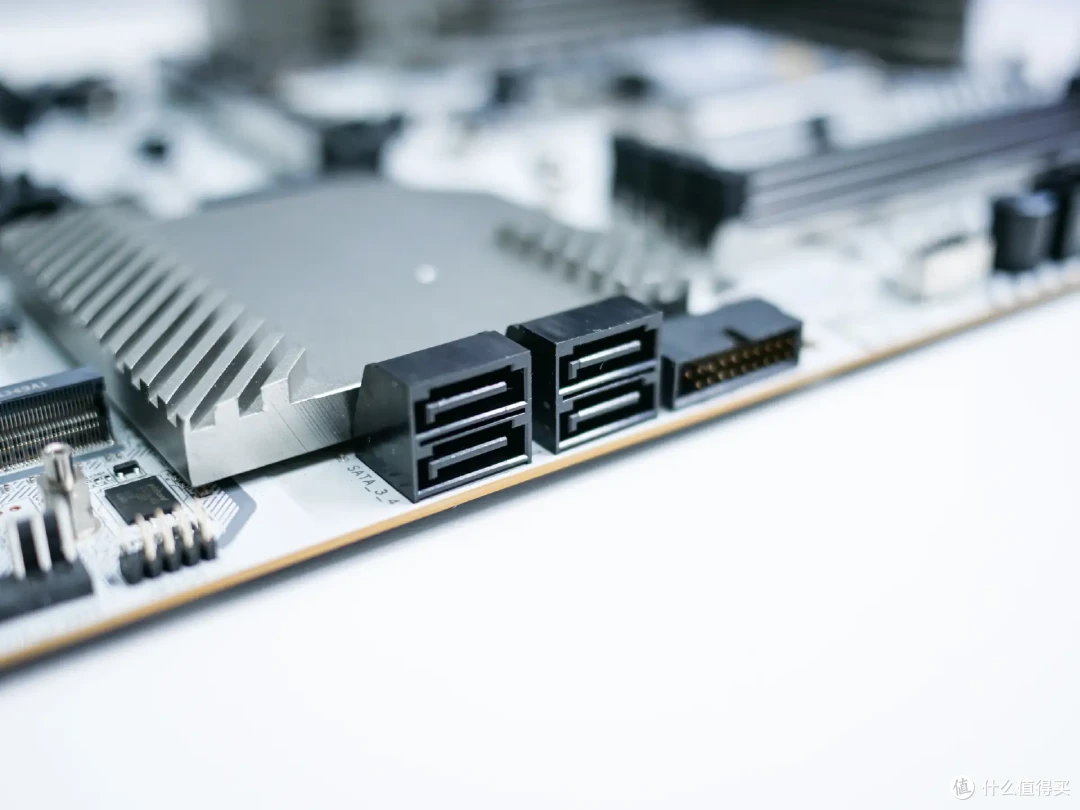 用料越级,CVN舰队旗舰入列,七彩虹CVN Z790D5 ARK FROZEN方舟主板开箱测评