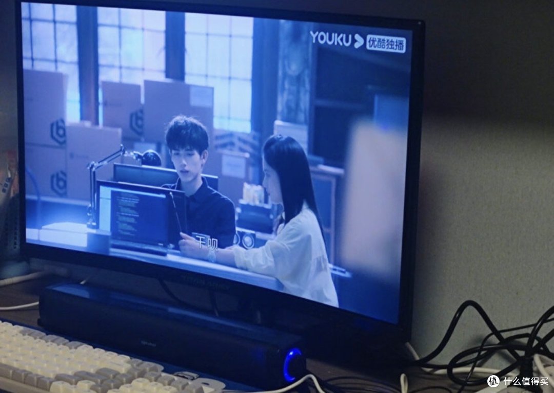泰坦军团27英寸 2K 144Hz 1500R曲面屏 电竞显示器 HVA快速1ms 带背光灯 液晶屏幕电脑显示屏