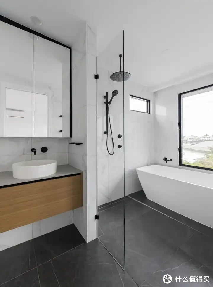 如何设计卫生间的浴缸区域？