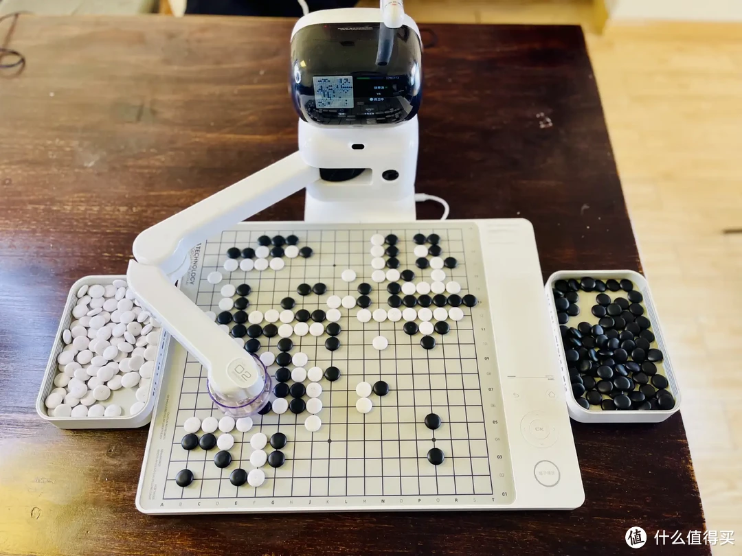 AI下棋开创者元萝卜机器人不仅传统，还如此前卫，酷炫。