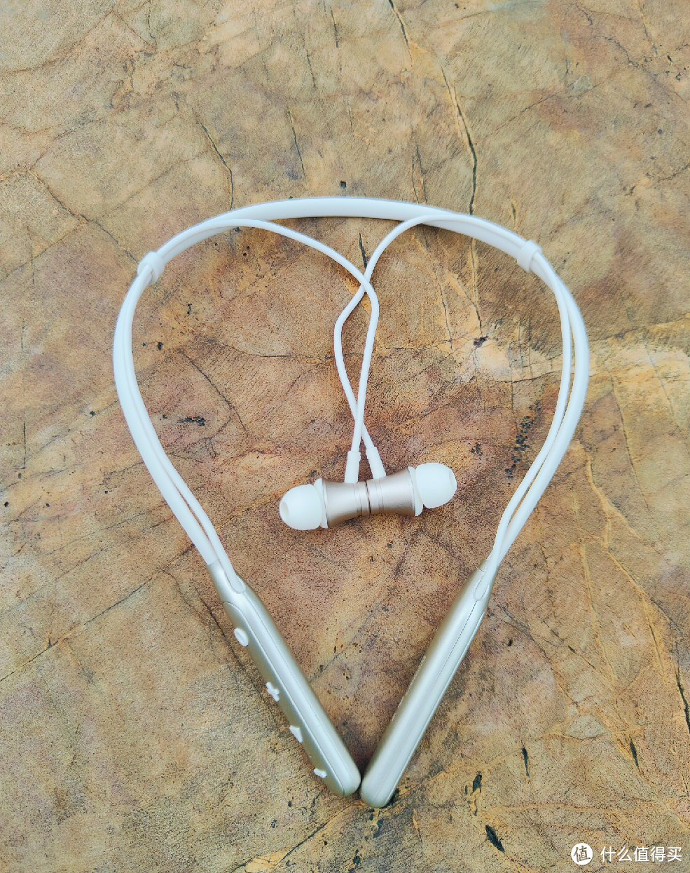 跑步和音乐缺一不可，所以我选择竹林鸟玉笛颈挂式蓝牙耳机