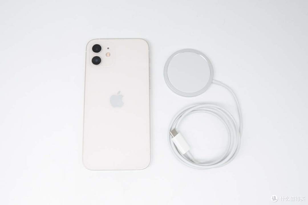 iPhone 12升级iOS17.4.1 MagSafe无线充电测试,功率和充电效率提升明显