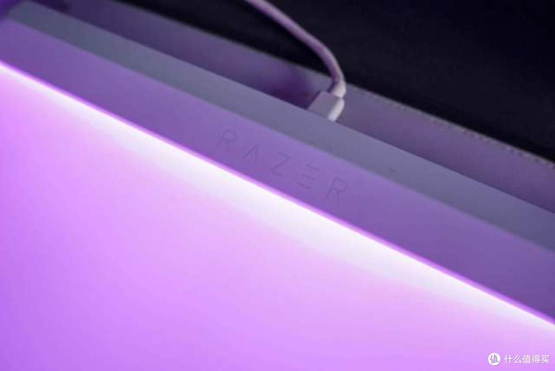 雷蛇烈焰神虫V2专业版：电竞玩家的新宠，899元的光污染神器！