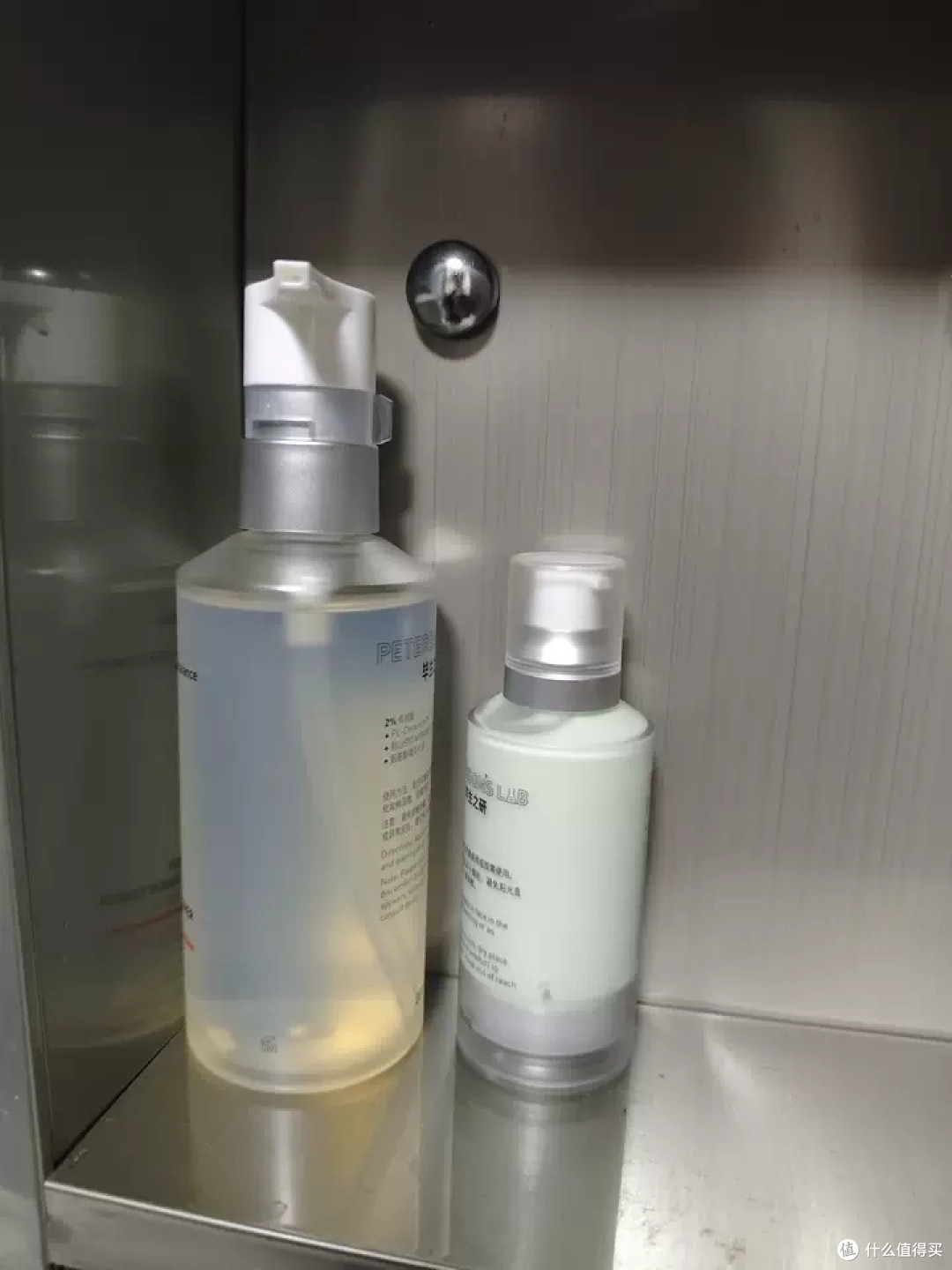 毕生之研油皮水乳套装痘肌控油护肤品精华乳液祛痘产品,是一套专为油性肌肤与痘肌设计的护肤方案。