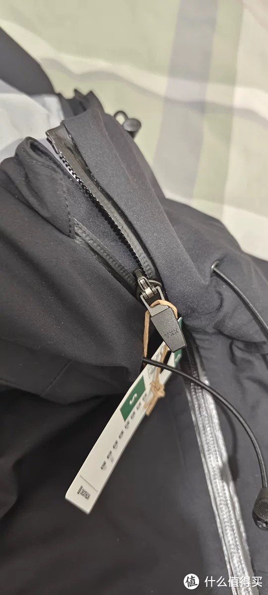 迪卡侬MH500冲锋衣：户外必备神器，让你的探险之旅更加精彩！ 