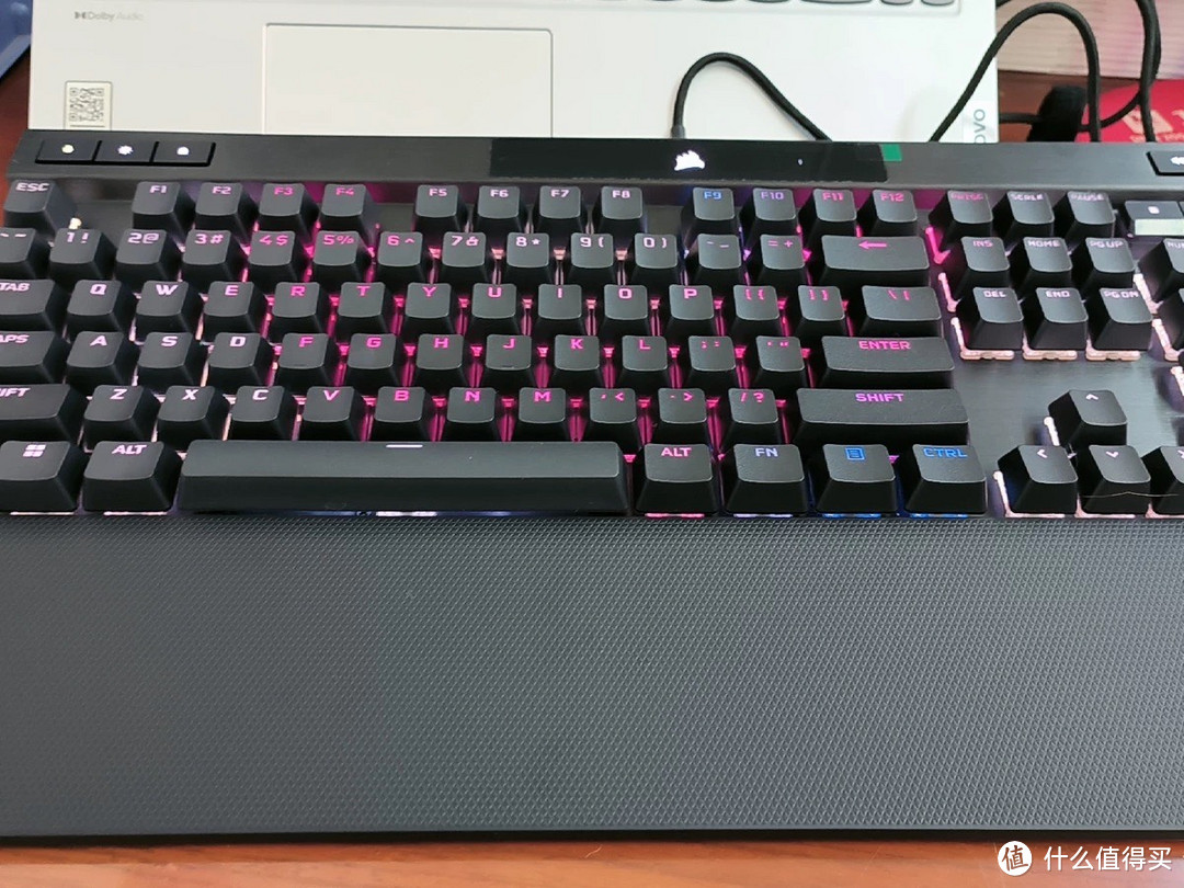 海盗船K70光轴键盘：颜值与性能并存的桌面利器