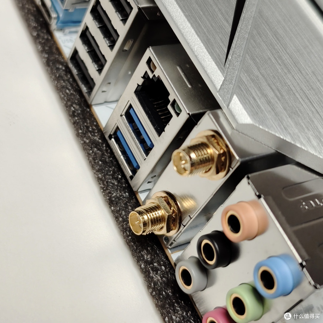 纯白战斧来袭 - 七彩虹战斧 B650M-WHITE WiFi主板开箱&解析