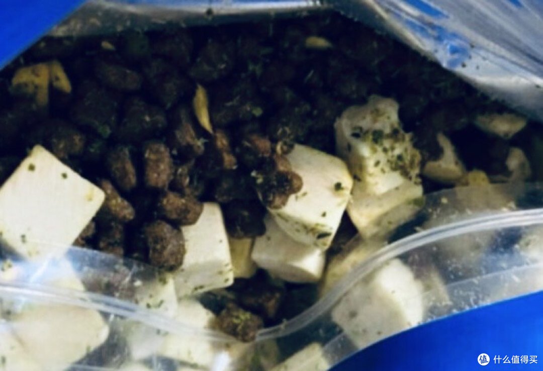 猫咪也能享受海鲜盛宴?鳕鱼虾味冻干猫粮评测!