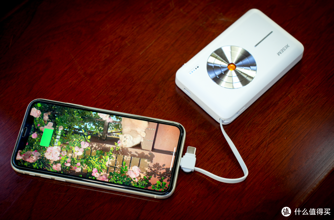 西圣磁吸无线充电宝上手体验：出行告别线材，苹果安卓都能满足！