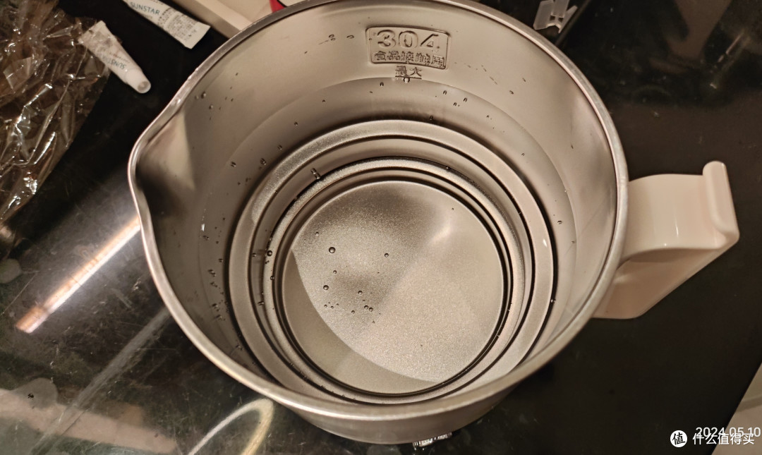 旅行必备神器!折叠水壶让你随时随地喝热水