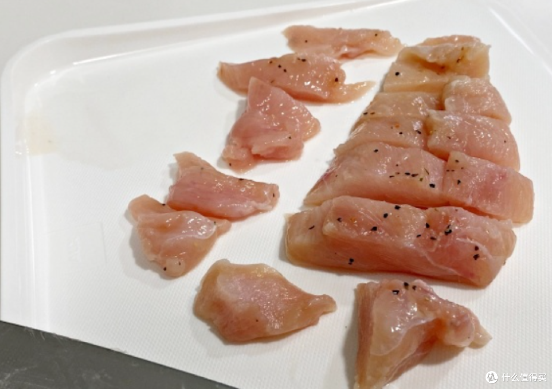 好用的砧板帮你挡住食材中的汤汤水水