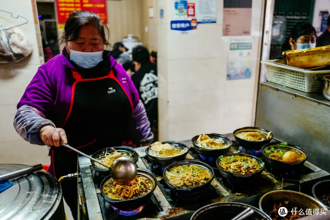 人均30+！在这条美食街吃到扶墙走！