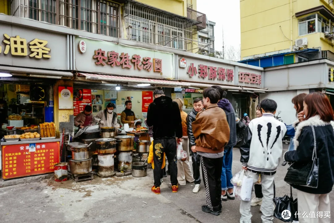 人均30+！在这条美食街吃到扶墙走！