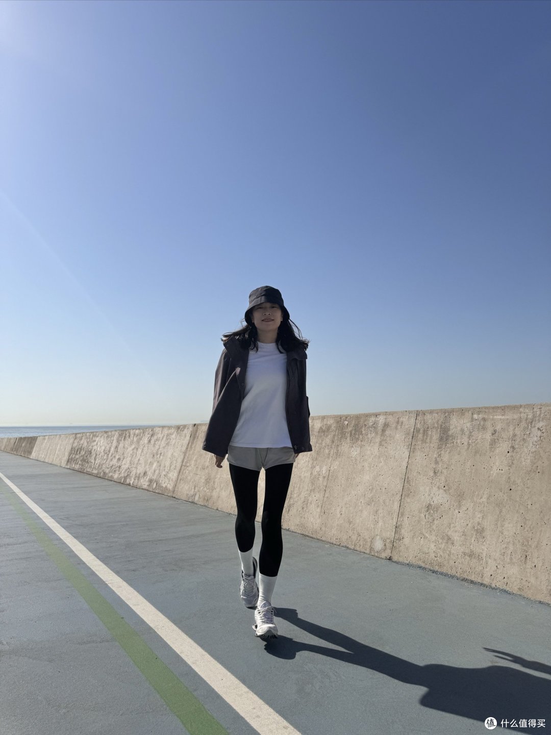5件衣服1双鞋3套穿搭——不费力的海边出行之旅