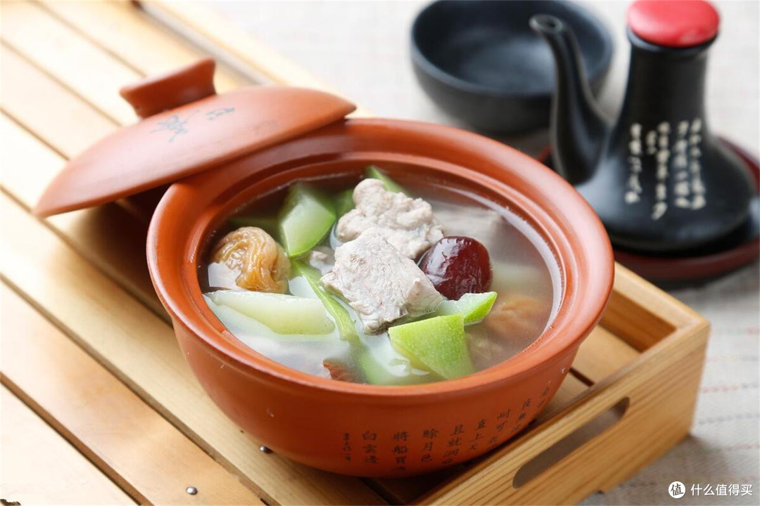 夏不饮汤，四季心慌，提醒中老年人：入夏后多喝六碗汤，平安入夏