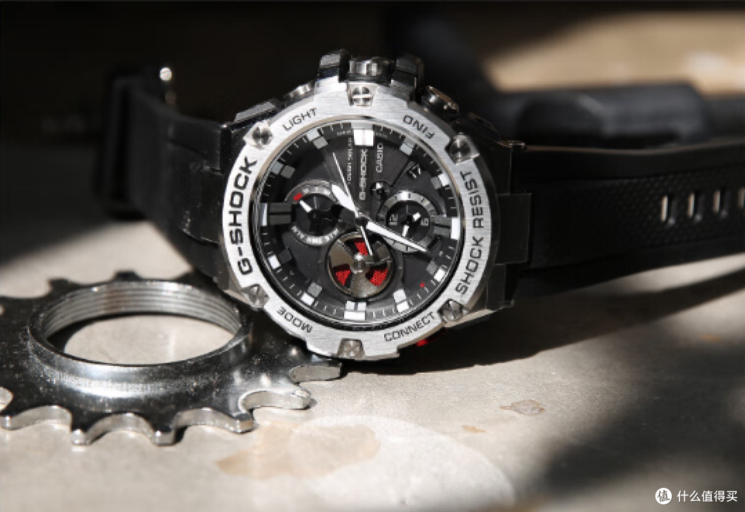 G-SHOCK GST-B100系列腕表:坚韧与科技的完美结合