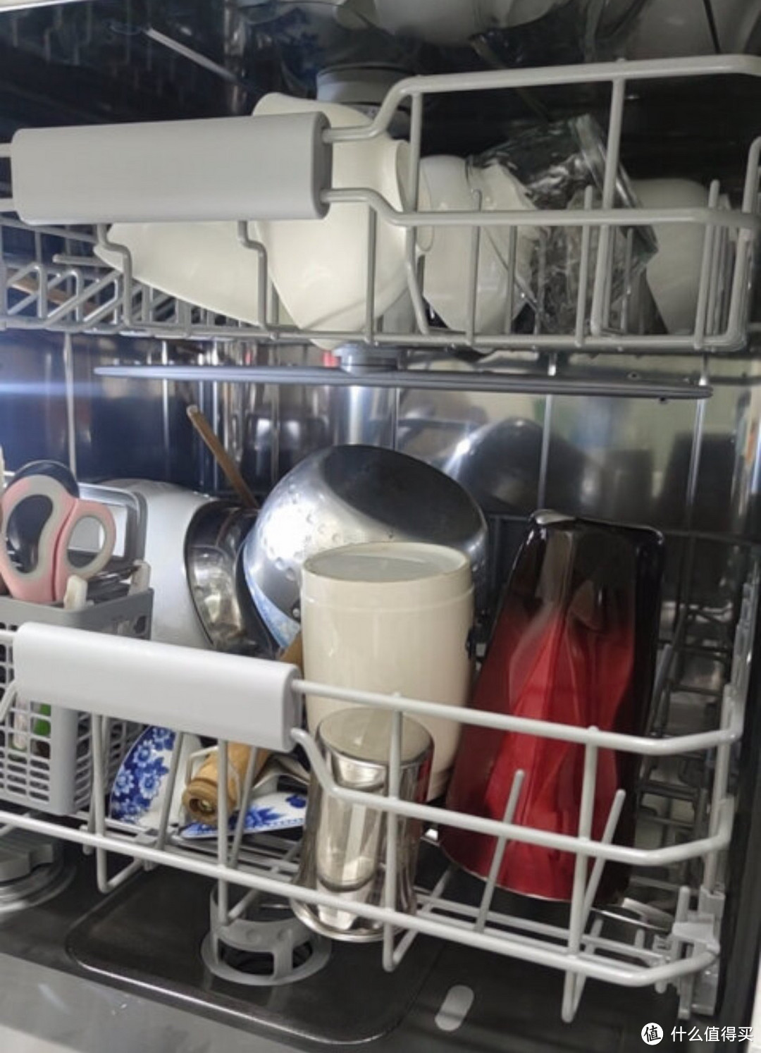 洗碗机在厨房卫生方面具有诸多优点。