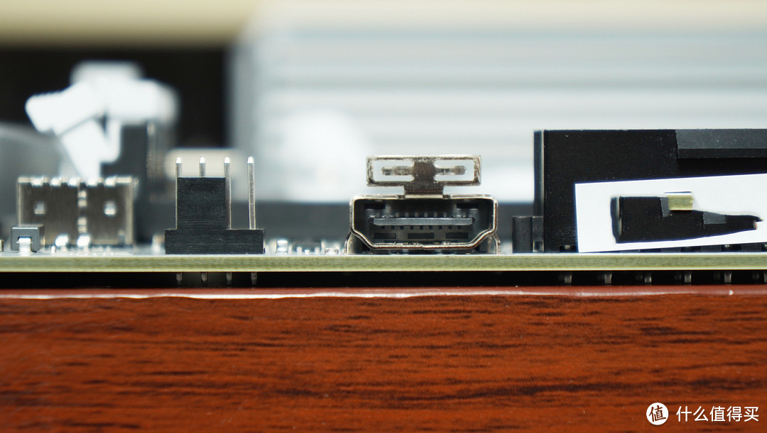 一键8000、自带USB4接口、易拆装，技嘉冰雕X B650E装机评测