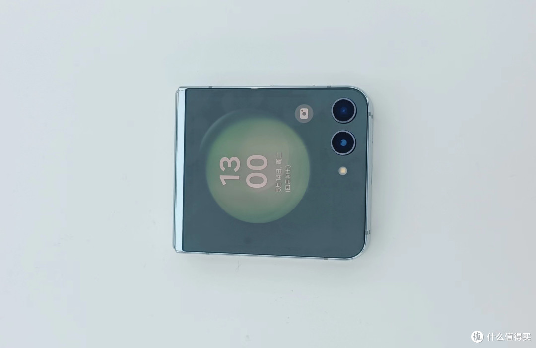 玲珑而不失大气的Galaxy Z Flip5.