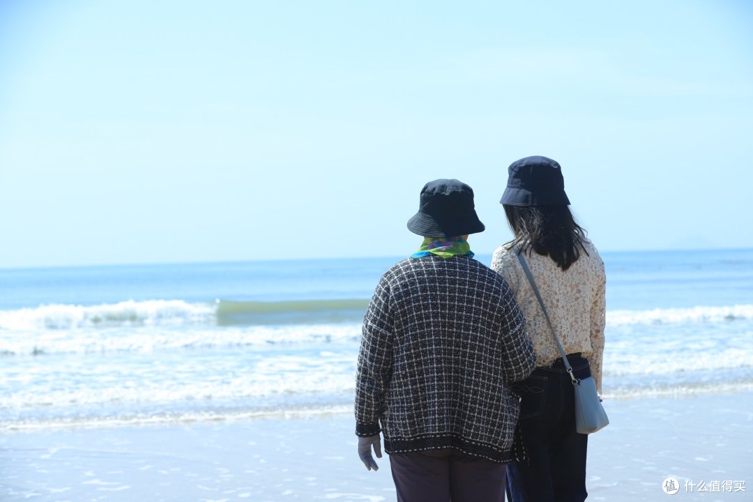 5件衣服1双鞋3套穿搭——不费力的海边出行之旅