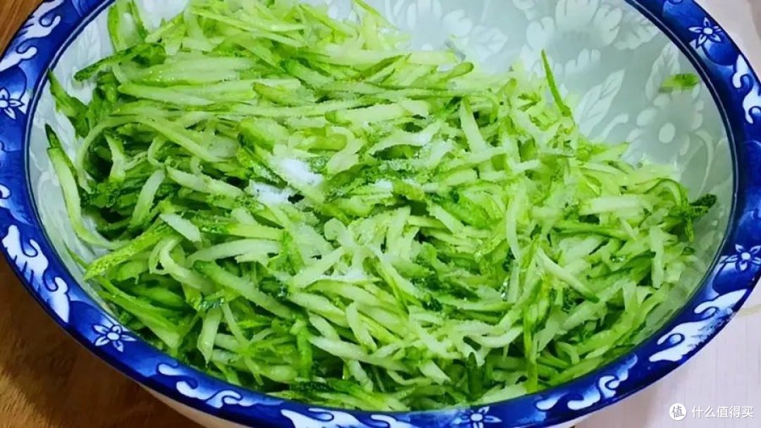 夏天使劲吃这菜，一清热，二解毒，三消肿，鲜嫩营养，包饺子真香