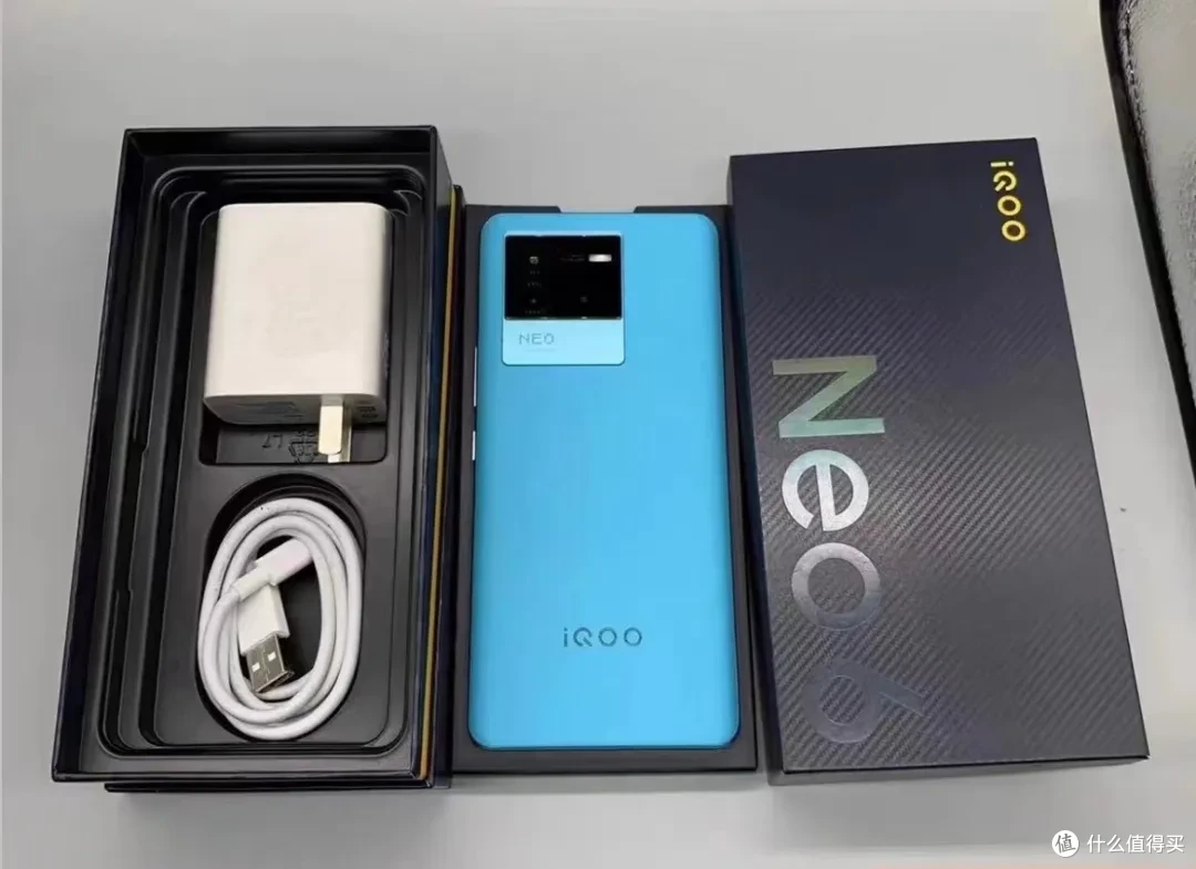 骁龙8+独显芯片的“游戏手机”，12G大内存只要950块